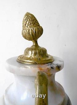 1 POT A FEU NAPOLEON III, STYLE LOUIS XVI, MARBRE CALACATTA, BRONZE DORE, XIXe