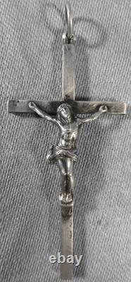 5 Crucifix anciens Croix pectorales, 2 Napoléon III, 1 en argent 2 en bronze etc 5 Crucifix anciens Croix pectorales, 2 Napoléon III, 1 en argent 2 en bronze etc