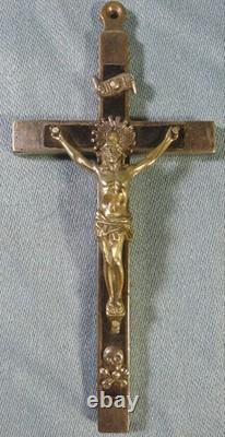 5 Crucifix anciens Croix pectorales, 2 Napoléon III, 1 en argent 2 en bronze etc