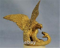 AIGLE Attaquant un Serpent Sculpture en Bronze Doré Epoque Empire XIXème Siècle