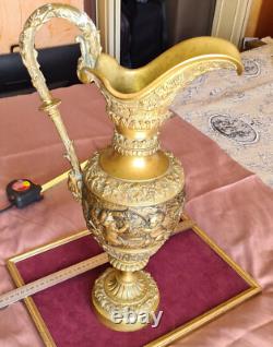 Aiguière Napoléon III bronze massif à décor de putti pampres & mascaron satyre