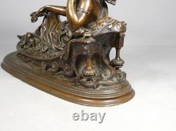 Allégorie de la Nuit à la chouette Bronze à patine brune, époque Napoléon III