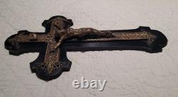 Ancien Grand Crucifix Mural Bois Noirci et Bronze / Laiton Style Napoléon III