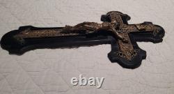 Ancien Grand Crucifix Mural Bois Noirci et Bronze / Laiton Style Napoléon III