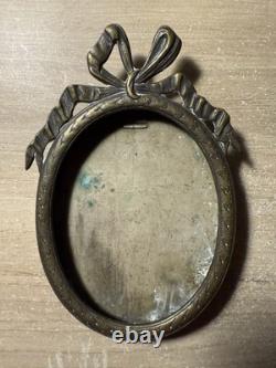 Ancien cadre photo ovale en bronze ciselé style Louis XVI époque Napoléon III