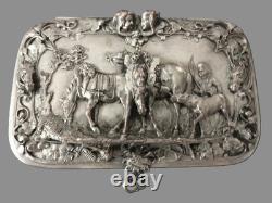 Ancien coffret à bijoux bronze argenté à décor de scènes buccoliques en relief