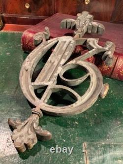 Ancien numéro de rue XIXéme (pour portail) en bronze décoré 6