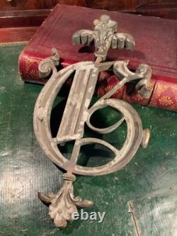 Ancien numéro de rue XIXéme (pour portail) en bronze décoré 6