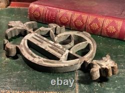 Ancien numéro de rue XIXéme (pour portail) en bronze décoré 6