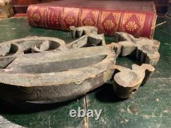 Ancien numéro de rue XIXéme (pour portail) en bronze décoré 6