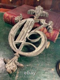 Ancien numéro de rue XIXéme (pour portail) en bronze décoré 6