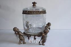 Ancien pot couvert ou bonbonnière en verre taillé monture bronze angelots Puttis