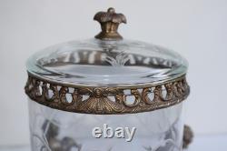 Ancien pot couvert ou bonbonnière en verre taillé monture bronze angelots Puttis