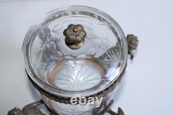 Ancien pot couvert ou bonbonnière en verre taillé monture bronze angelots Puttis