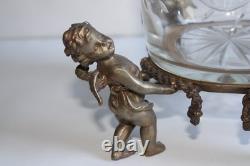 Ancien pot couvert ou bonbonnière en verre taillé monture bronze angelots Puttis