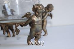 Ancien pot couvert ou bonbonnière en verre taillé monture bronze angelots Puttis