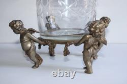 Ancien pot couvert ou bonbonnière en verre taillé monture bronze angelots Puttis