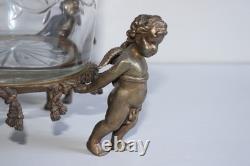 Ancien pot couvert ou bonbonnière en verre taillé monture bronze angelots Puttis