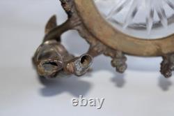 Ancien pot couvert ou bonbonnière en verre taillé monture bronze angelots Puttis