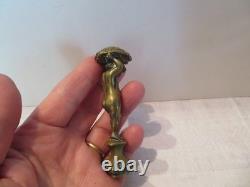 Ancien sceau ou cachet en bronze putti portant une tortue XIX monogramme CE