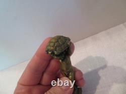 Ancien sceau ou cachet en bronze putti portant une tortue XIX monogramme CE