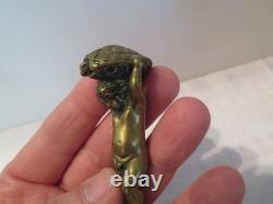 Ancien sceau ou cachet en bronze putti portant une tortue XIX monogramme CE