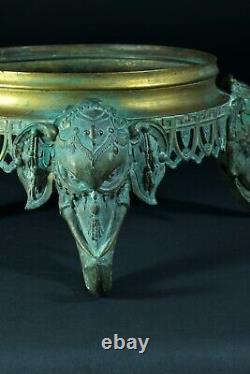 Ancien socle bronze ajouré Décor Eléphant Asie support de vase Pied