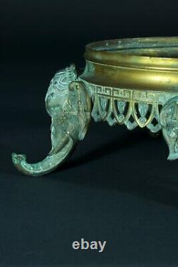 Ancien socle bronze ajouré Décor Eléphant Asie support de vase Pied