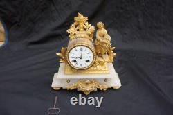 Ancienne Pendule En Albatre Et Bronze Doré (napoléon Iii) Jeune Fille Au Panier