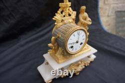 Ancienne Pendule En Albatre Et Bronze Doré (napoléon Iii) Jeune Fille Au Panier