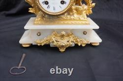 Ancienne Pendule En Albatre Et Bronze Doré (napoléon Iii) Jeune Fille Au Panier