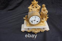 Ancienne Pendule En Albatre Et Bronze Doré (napoléon Iii) Jeune Fille Au Panier
