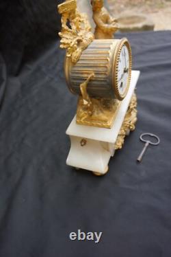 Ancienne Pendule En Albatre Et Bronze Doré (napoléon Iii) Jeune Fille Au Panier