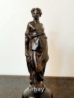 Ancienne Statuette En Bronze Femme A L'antique