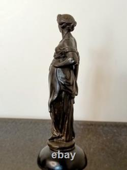 Ancienne Statuette En Bronze Femme A L'antique