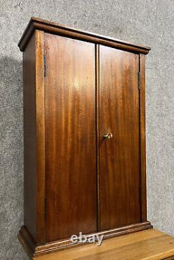 Ancienne armoire a suspendre époque Napoléon III en acajou circa 1850-1880