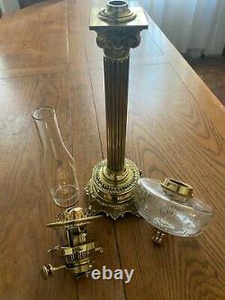 Ancienne grande lampe à pétrole en bronze et cristal
