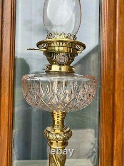 Ancienne grande lampe à pétrole en bronze et cristal taillé BACCARAT