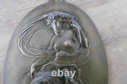 Ancienne grande paire de médaillons en bronze XIX siècle décors antique femme