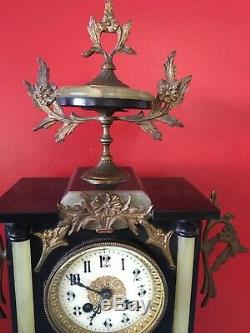 Ancienne horloge pendule Napoleon III Marbre / Bronze Fonctionne