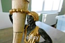Ancienne paire de bougeoirs en bronze doré nubiens porteurs Napoléon III