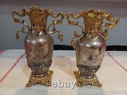 Ancienne paire de vase en bronze doré et argenté fleurs et papillons