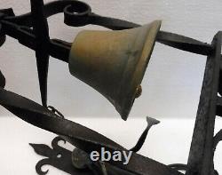 Ancienne rare CLOCHE de portail fer forgé bronze potence XIXème moine sonneur