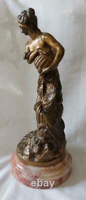 Beau Bronze fin XIX ème femme nue à la cruche