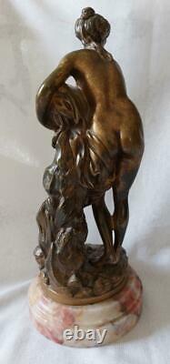 Beau Bronze fin XIX ème femme nue à la cruche