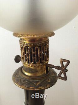 Belle paire de lampes à pétrole Napoléon III decor à la grecque