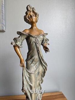 Belle sculpture femme art nouveau