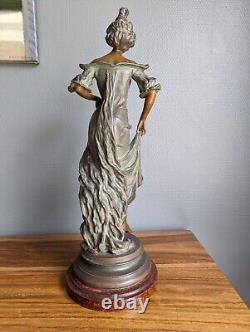 Belle sculpture femme art nouveau