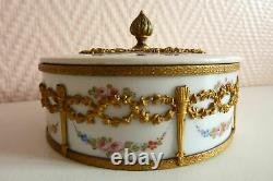 Boîte Bonbonnière porcelaine monture bronze et cuivre jaune XIXème