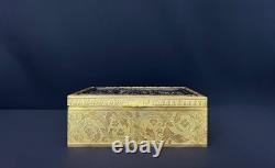 Boîte en bronze doré et plaque en relief patinée, XIXe siècle